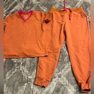 Figs orange scrub set